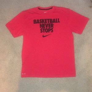 Men’s Nike “Basketball never stops” Shirt Large